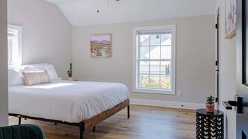 4 camere, materassi in memory foam, una scrivania, ferro/asse da stiro