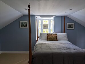 7 bedrooms, in-room safe, desk, iron/ironing board