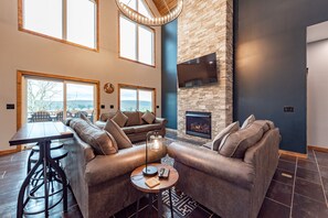 Smart TV y chimenea
