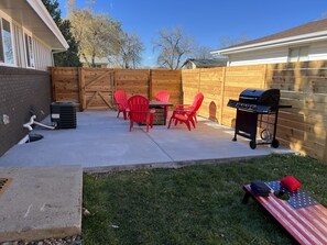 Outdoor dining - Modern 4 bed 2 bath between Denver & Boulder (Westminster)