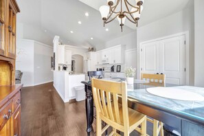 Interior - Clean, Cozy home near St. Luke's (Twin Falls)