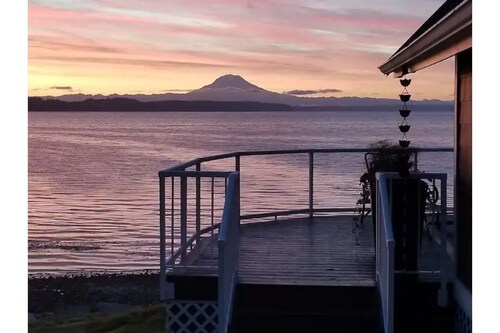 Five Peaks Cottage Beach HotTub Kayaks Treehouse
