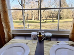 Free daily full breakfast  - The Sunnyside Sisters Bed and Breakfast (Clarksville)