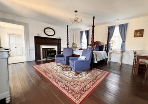 Premium bedding, pillow-top beds, individually decorated - The Sunnyside Sisters Bed and Breakfast (Clarksville)