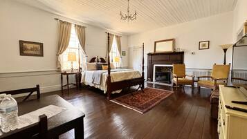 Kamar Royal | Seprai premium, bantalan ekstra lembut, dan didekorasi berbeda-beda