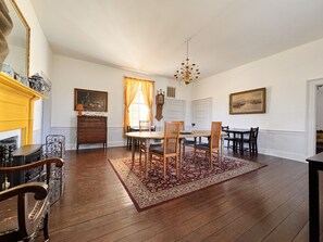 Desayuno completo gratuito y diario