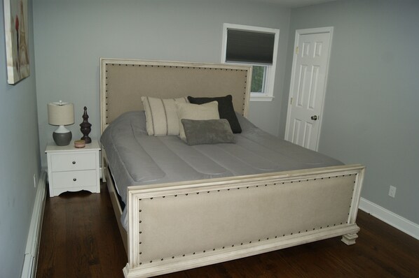 4 bedrooms, in-room safe, desk, iron/ironing board