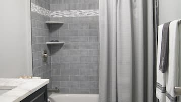Combined shower/tub, eco-friendly toiletries, hair dryer, towels
