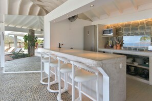 Réfrigérateur, micro-ondes, four, lave-vaisselle