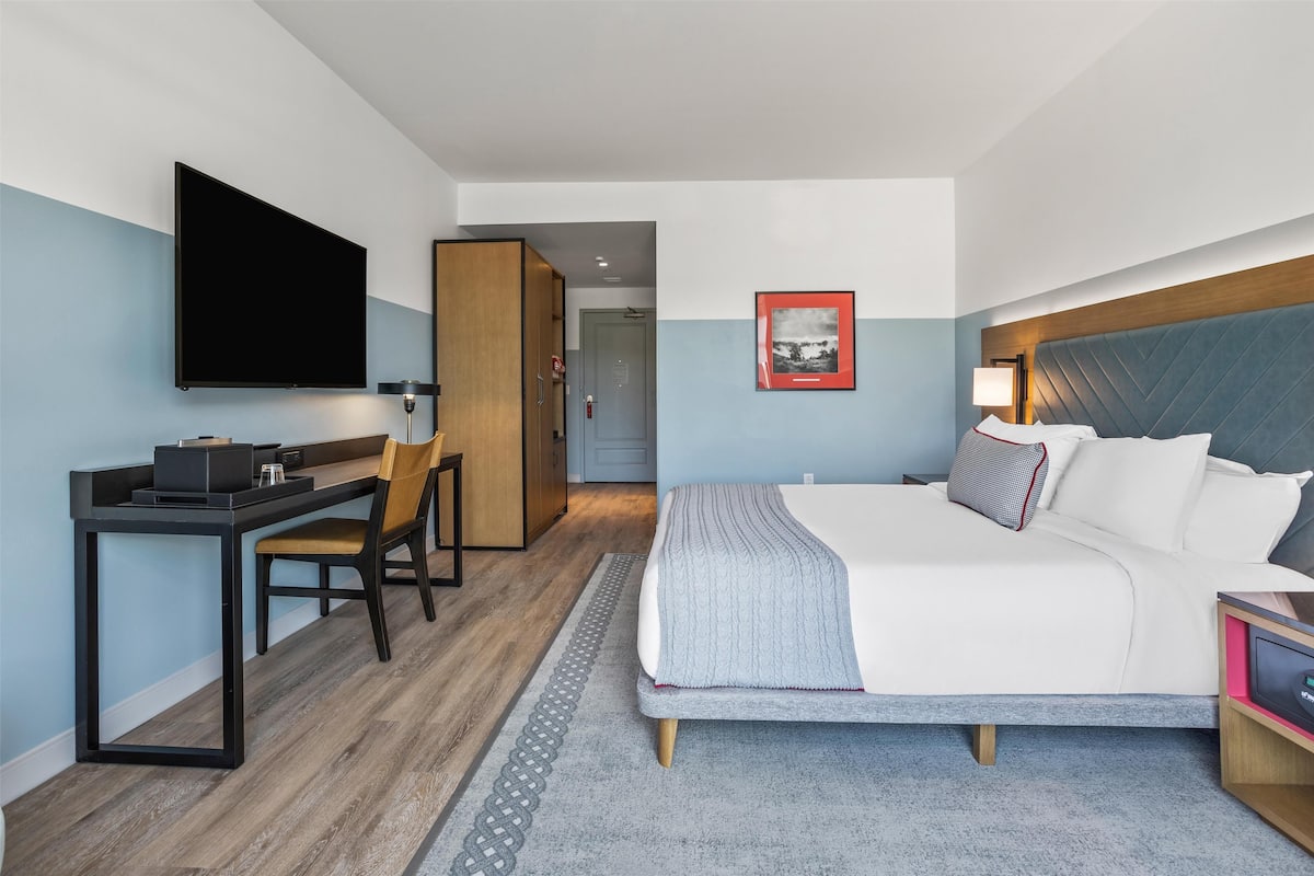 Premium bedding, down comforters, in-room safe, desk