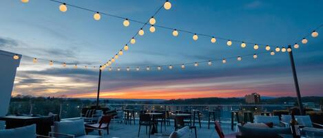 Breakfast, lunch and dinner served