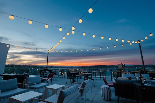 The Highlander at Radford, Tapestry Collection by Hilton