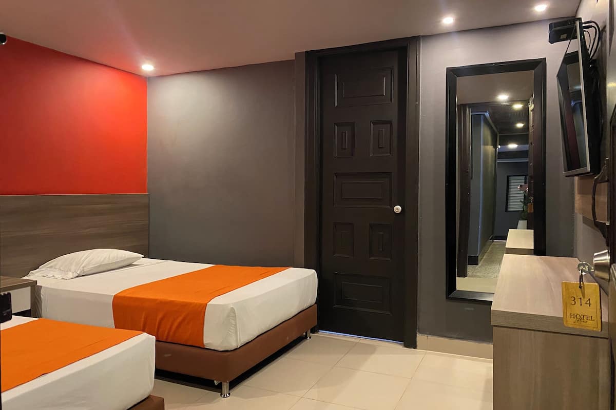 Habitación estándar con 2 camas individuales | Escritorio, espacio para trabajar con un portátil, wifi gratis