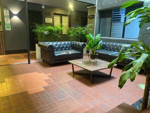 43-inch TV with digital channels - Hotel Latino (Medellín)