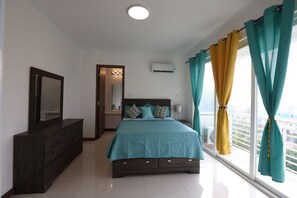 2 habitaciones, escritorio, tabla de planchar con plancha y wifi 