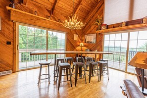 Cabaña familiar, 6 habitaciones, hidromasaje, vista a la montaña | Servicio a la habitación
