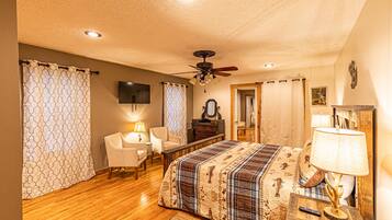 Family Cabin, 6 Bedrooms, Hot Tub, Mountain View | Memory-foam beds, iron/ironing board, free WiFi, bed sheets