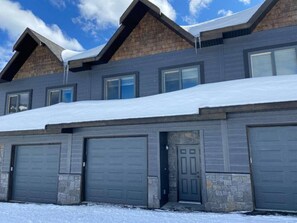 Exterior - Apex Mountain ~ Gone Ski`Inn ~ The Perfect Place to Gather (Keremeos)