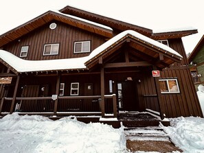 Exterior - Apex Mountain ~ Winterfell ~ The Best Indoor and Outdoor Experience (Keremeos)