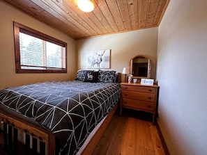3 bedrooms, desk, WiFi, bed sheets - Apex Mountain ~ Winterfell ~ The Best Indoor and Outdoor Experience (Keremeos)