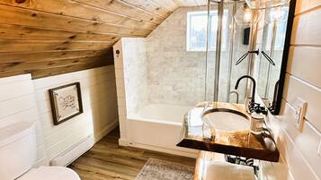 Combined shower/bathtub, hair dryer, towels, soap