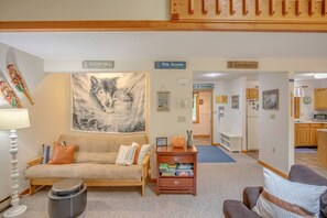 Televisión y chimenea