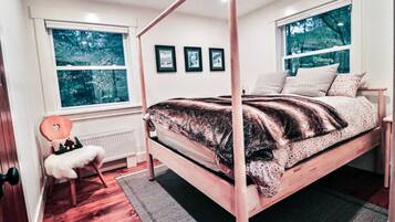 3 bedrooms, desk, iron/ironing board, WiFi
