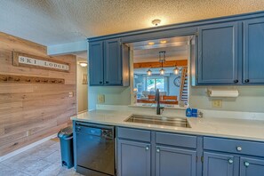 冰箱、微波炉、烤箱、炉灶