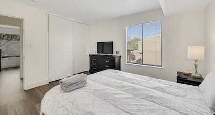 Cozy Remodeled Home close to main freeways and marina!