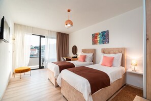 1 bedroom, iron/ironing board, free internet, bed sheets