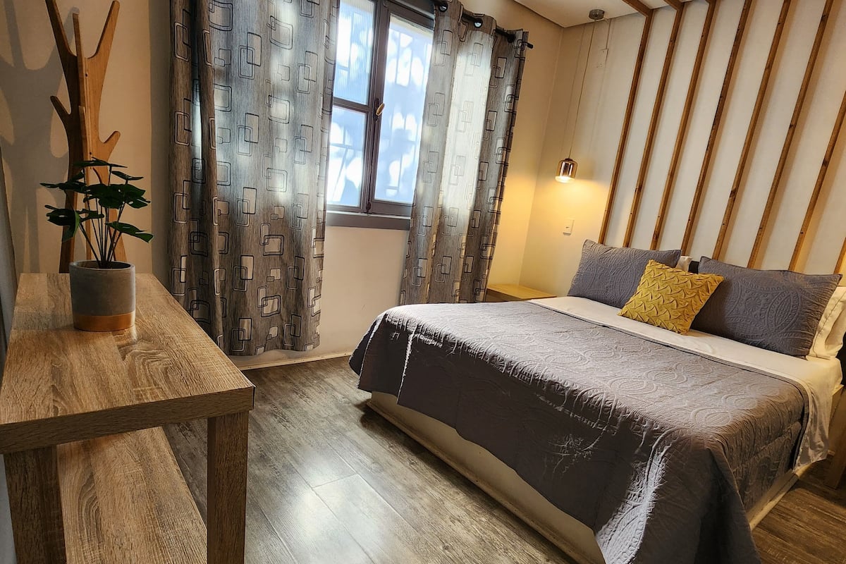 Chambre Double Deluxe | Chambres insonorisées, Wi-Fi gratuit, draps fournis