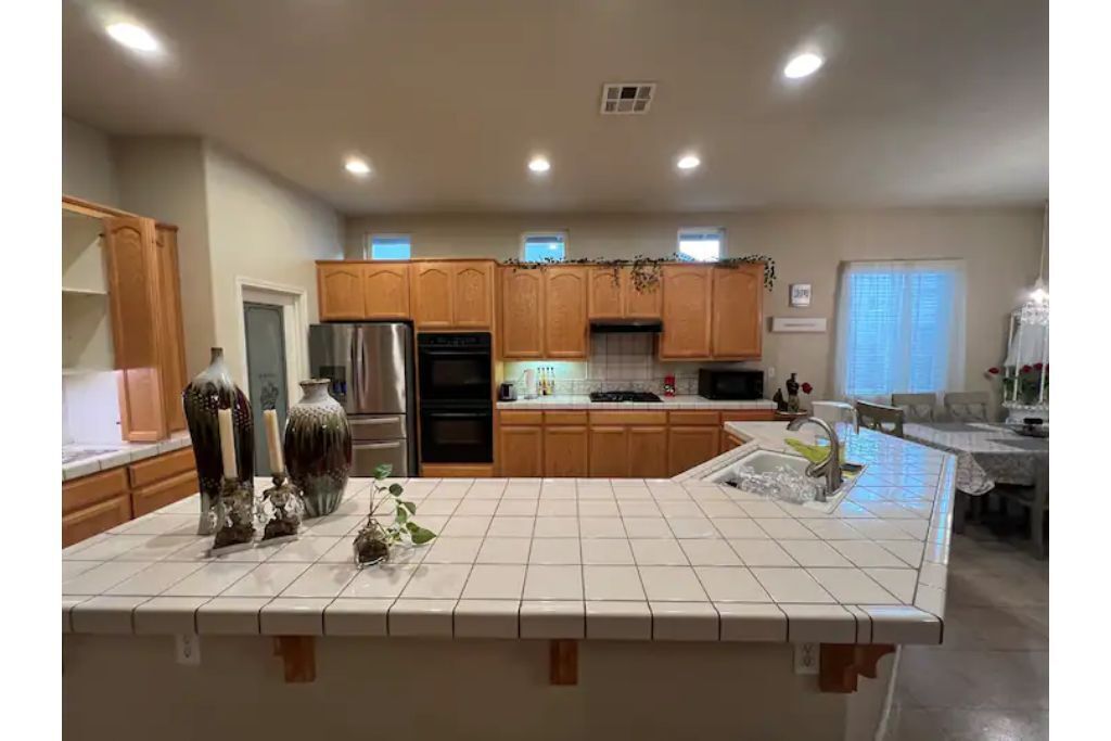 Luxurious 4-bedroom home with patio in Modesto, United States