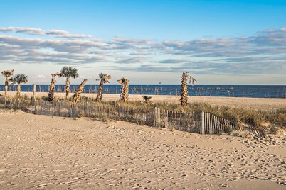 Family Home-Sleeps 20-On Beautiful 1-Acre Property