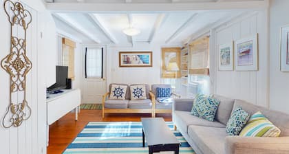 Family friendly, walking distance to town, harbor, shops, restaurants, beaches