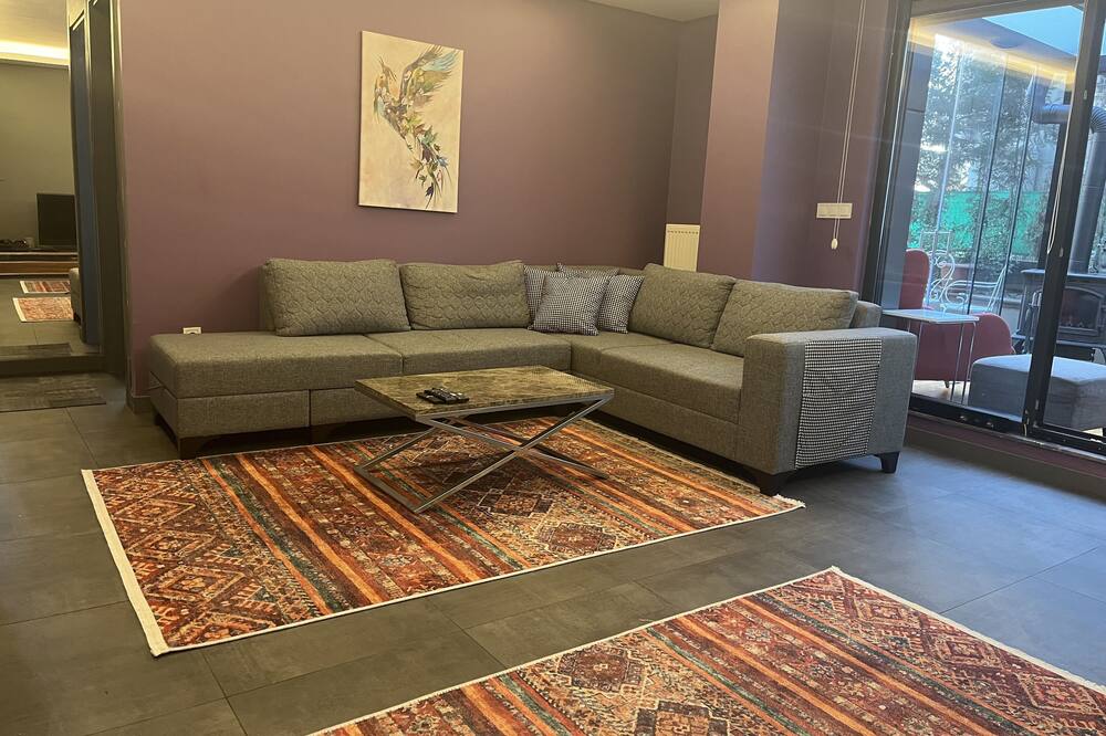 garden flat feel at home hGyhomes2103 with fireplace