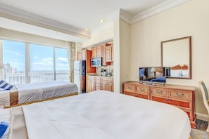 Iron/ironing board, WiFi, bed sheets