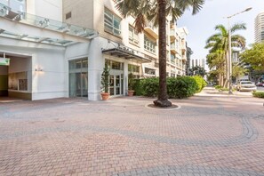 1 bedroom - Palm Place - Heart of Miami w Parking Pool Gym (Miami)