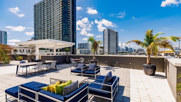 1 bedroom - Palm Place - Heart of Miami w Parking Pool Gym (Miami)