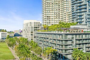 Apartment | 1 bedroom - City Condo - In Midtown With Pool and Parking (Miami)