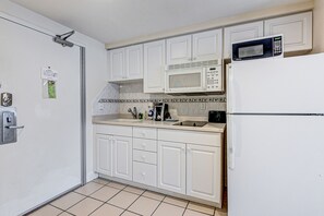 Full-size fridge, microwave, stovetop, coffee/tea maker