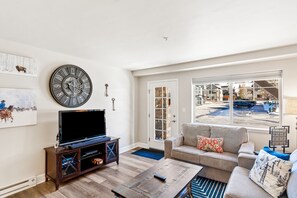 Televisión, futbolito y libros 