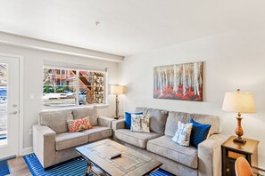 Televisión, futbolito y libros 