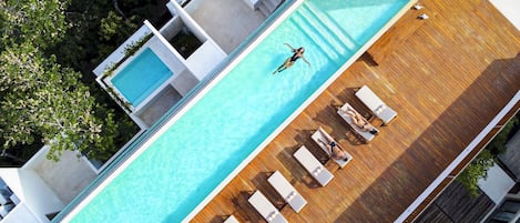 Outdoor pool, free cabanas, pool umbrellas