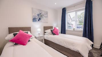 2 bedrooms, laptop workspace, iron/ironing board, bed sheets