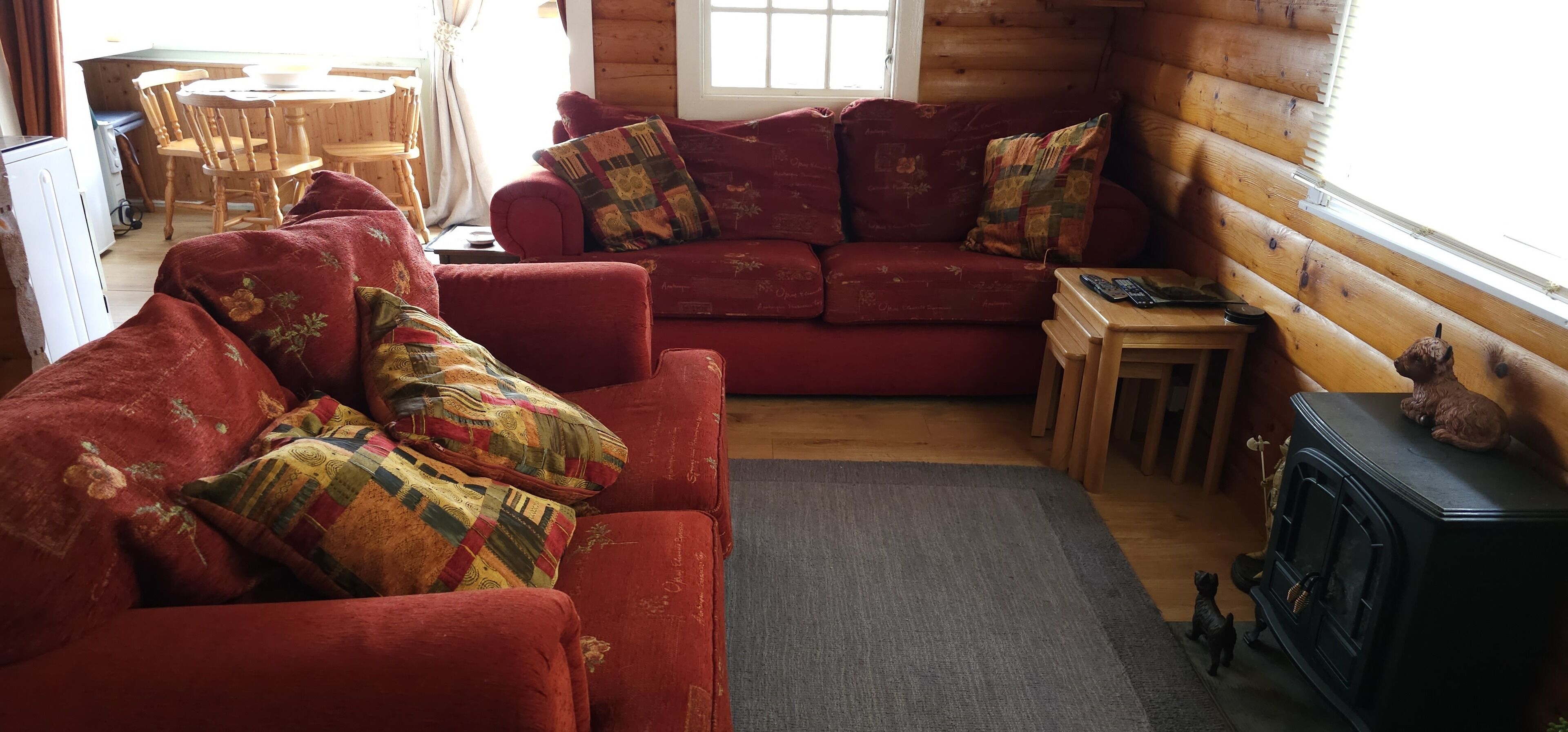 Cabin | Living area | 30-inch TV with cable channels, fireplace