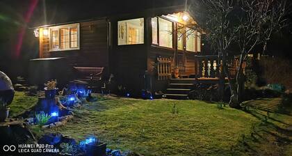 Log Cabin - Free Parking, Garden & pet Friendly