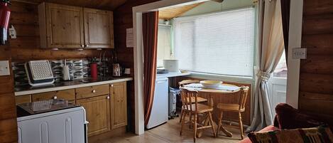 Cabin | Private kitchen | Fridge, microwave, oven, stovetop