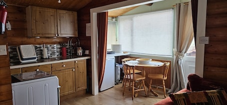 Cabane | Cuisine privée | Réfrigérateur, micro-ondes, four, plaque de cuisson