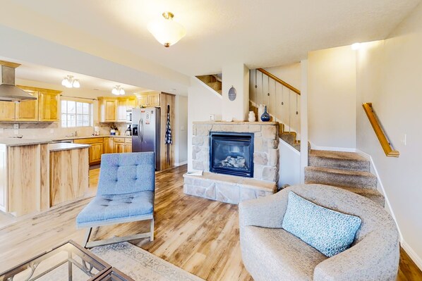 TV, fireplace, foosball, table tennis - Vibrant home near Bear Lake-game room with deck, playset, firepit & BBQ (Garden City)