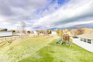 Property grounds - Vibrant home near Bear Lake-game room with deck, playset, firepit & BBQ (Garden City)